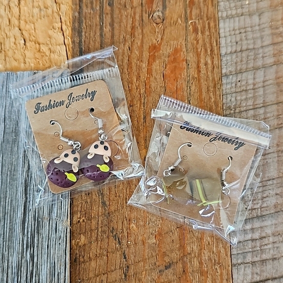 Set of 2 NEW CUTE Cinnamon Roll & Hedgehog Earrings - Picture 1 of 3